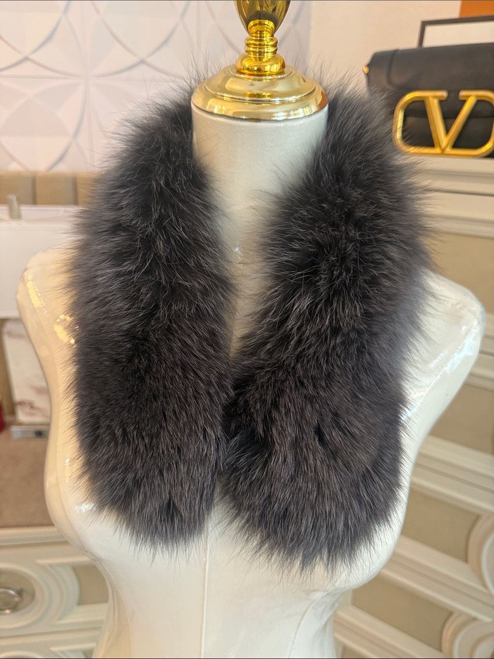 Saga fox fur collar